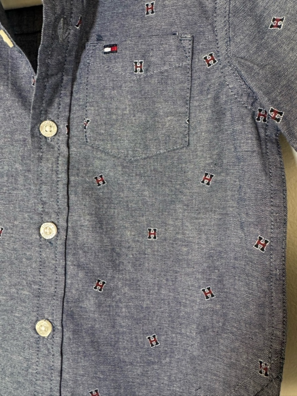 Tommy Hilfiger Baby Boys Button Shirt 18M NWT Chambray Logo Print - Picture 3 of 5